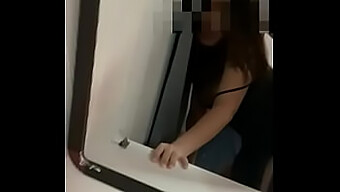 Thailändsk Skönhet Blir Vild Och Pratar Smutsigt Under Sex